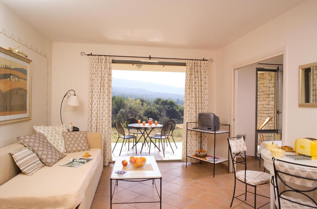 Madame Vacances Residence Provence Country Club Saumane-de-Vaucluse Exterior photo